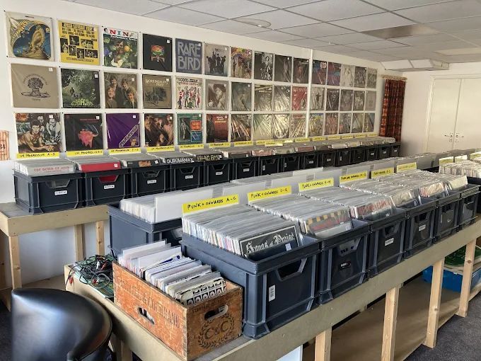 UK Record Shops tweet media