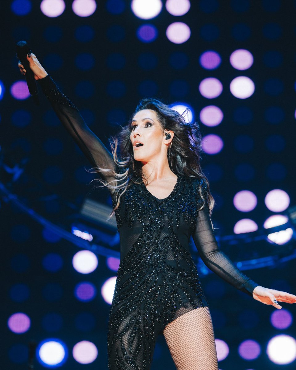 MovistarArenaEs's tweet photo. Esta semana celebramos a las mujeres que han hecho historia sobre el escenario del Movistar Arena. 💜✨

Mujeres que han llenado arenas, roto récords y nos han hecho vibrar con su talento, fuerza y pasión. Porque cada nota que han tocado y cada aplauso que han recibido, es un recordatorio de que la música también es revolución.

🎶✊Recopilamos algunas de las mujeres que más veces han llenado el Movistar Arena de Madrid.