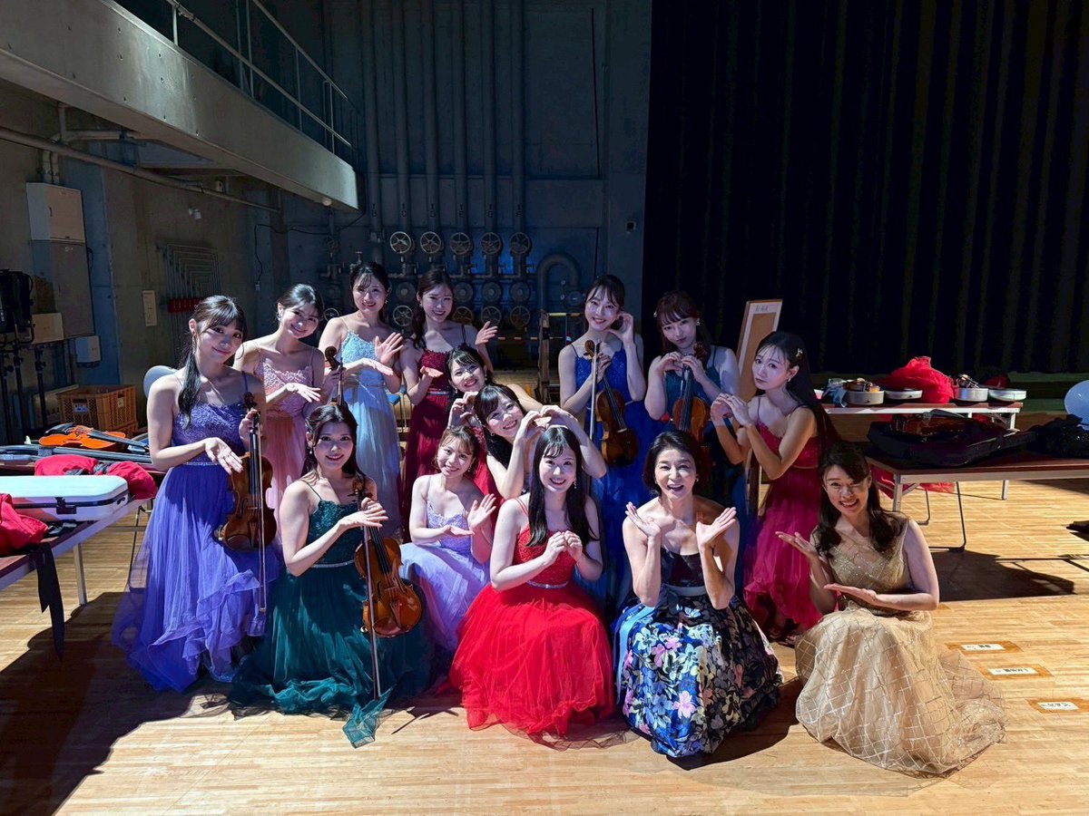 12violinists's tweet photo. #高嶋ちさ子12人のヴァイオリニスト ツアー25〜26をもちまして
小谷泉 が卒業いたしました💐
⁡
今後とも卒業したメンバー、新生12人のヴァイオリニスト共に応援のほどよろしくお願い申し上げます！ https://t.co/g4yTidmPDF