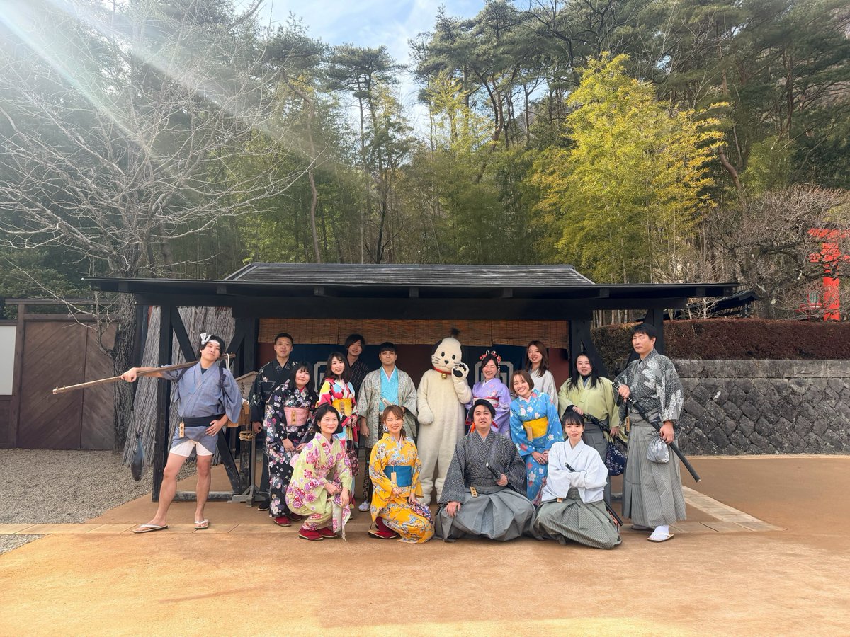 zeq_pr's tweet photo. 3年ぶりの社員旅行🚃

日本文化を味わうため、
みんなで着物を着ました👘

遊ぶときは役職関係なく、とことん楽しみます✨ https://t.co/3Qe6DLfhLZ