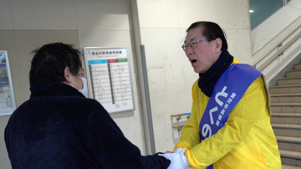 EijiTokuno's tweet photo. 金沢市長選挙3日目！
本日金沢は、朝から雨と風が吹き荒れていましたが、私の情熱と信念は、風雨ごときには負けません！

早朝より駅頭ご挨拶、その後雨の中でしたが、場所を変えながら演説に立たせていただきました。
今日のような日でも、街宣に駆けつけてくださった市民の皆さま、またビラを受け取り、握手までしてくださった方々。胸が熱くなりました。本当にありがとうございます。

市政への熱いご意見を、私に投げかけてくださる方もおりました。その一つ一つを大切に、実現させるべく歩みを進めます！

#とくの英治
#徳野英治
#金沢市長選挙
#金沢
