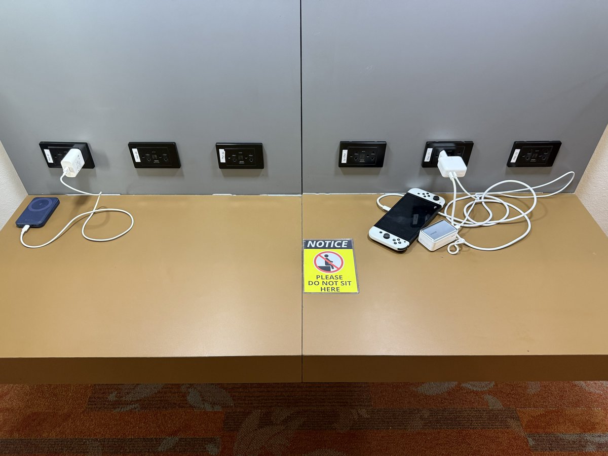 I love how in Thailand people can just charge their electronics and leave them unattended lol