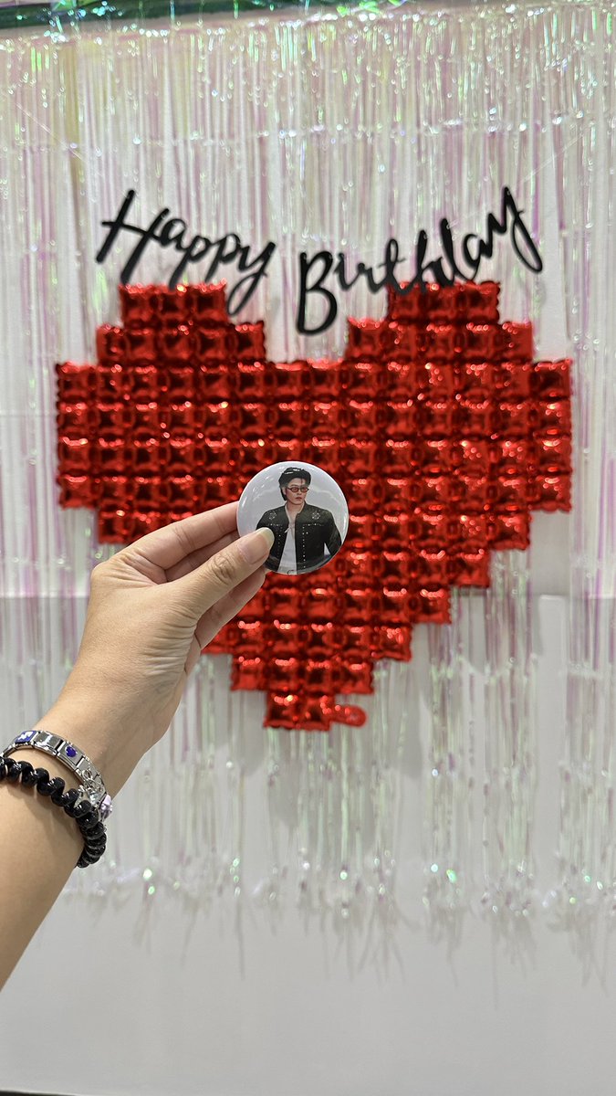 boobohhh's tweet photo. น่ารักไปหมด ได้เข็มกลัดด้วย #NONT30AlwaysEvolving
#NONT30ทั้งทีน้อยกว่านี้ได้ไง
#NONTTANONT
#nontfam https://t.co/u6kQ20hHNg