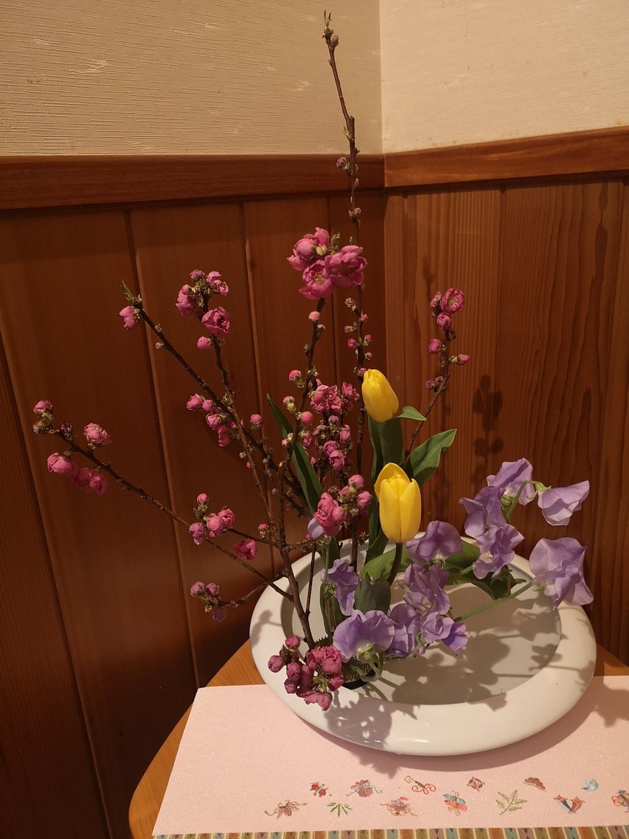 psuke0727's tweet photo. 桃の節句
桃と春の花の組み合わせはかわいい長命寺の桜餅は美味しい https://t.co/v4GDWfCBwt