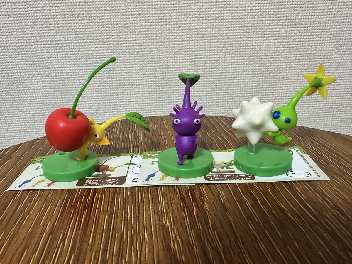 nsy_000's tweet photo. ピクミンチョコエッグ　交換

【譲】 黄、紫、光（画像）

【求】 羽、白

郵送での交換希望です。
１つずつの交換、まとめての交換どちらも可能ですので、心当たりの方はお気軽にリプください😌 https://t.co/VFb5FKqKSW