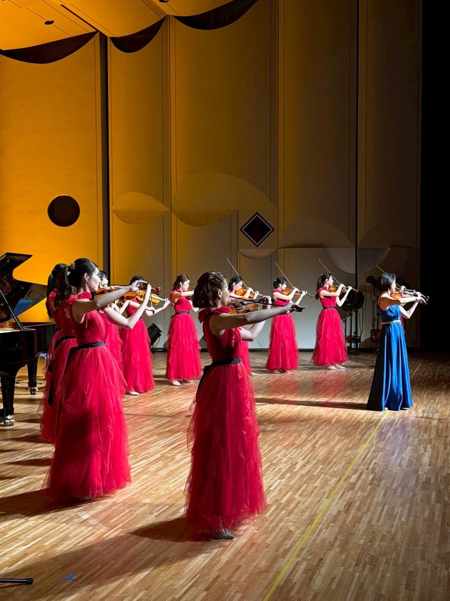 12violinists's tweet photo. #高嶋ちさ子12人のヴァイオリニスト コンサートツアー 25~26
⁡
3/1 #沖縄コンベンションセンター
⁡
大盛り上がりのうちにツアー千穐楽を終えることができました。 
これまでご来場いただいた全ての皆様、ありがとうございました！
⁡
#高嶋ちさ子 https://t.co/5HEjLhJD4d