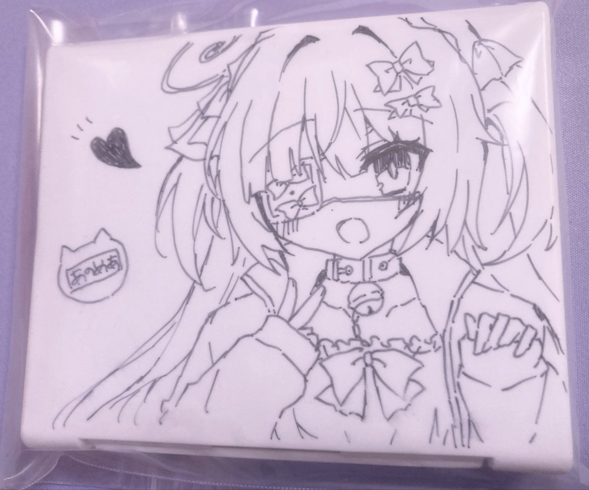 頒布物用に描いた！
あのめあちゃんの眼帯ケース(という名の小物入れ) 裏面にサイン入ってます✨️