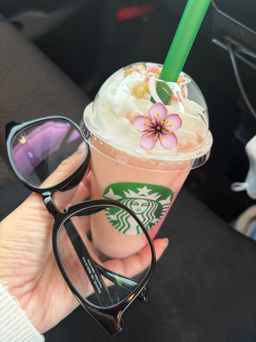 ひなまつりフラペチーノ🌸🎎
ひな祭り無縁すぎるから🥤だけでも味わってるww雛あられは吸い込めずに残ったわい🤣