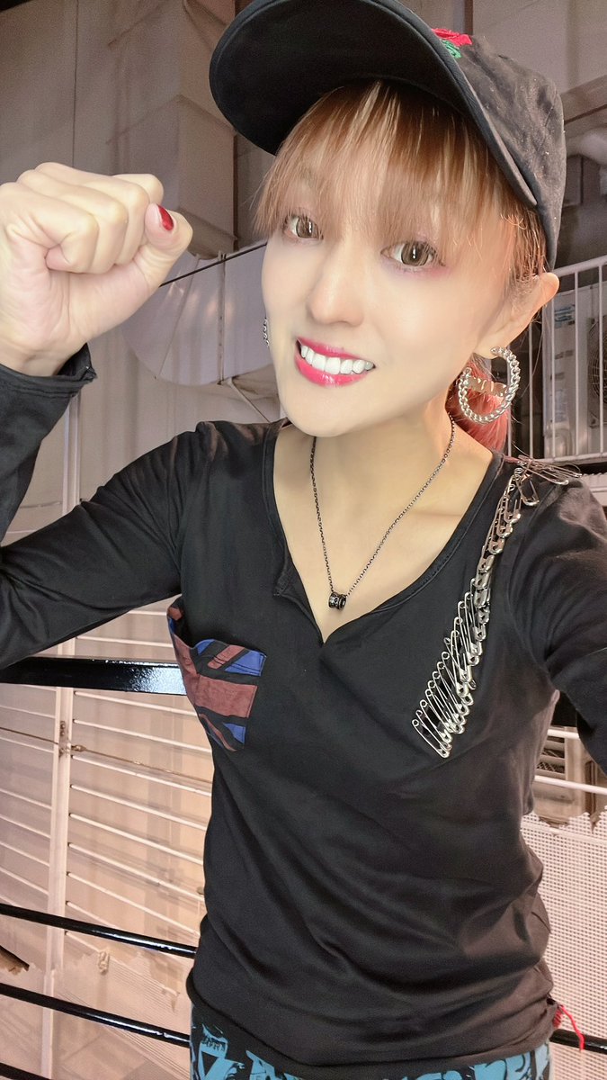 maana_610's tweet photo. 19:00〜ひな祭り🎎インスタライブだよーーーーー🌸
リクエスト曲にもお応えしていくよ🙌

WBC強化試合もあるけど…みんな二刀流でお願いします⚾️🎤🔥笑 https://t.co/Lzwms1VheQ