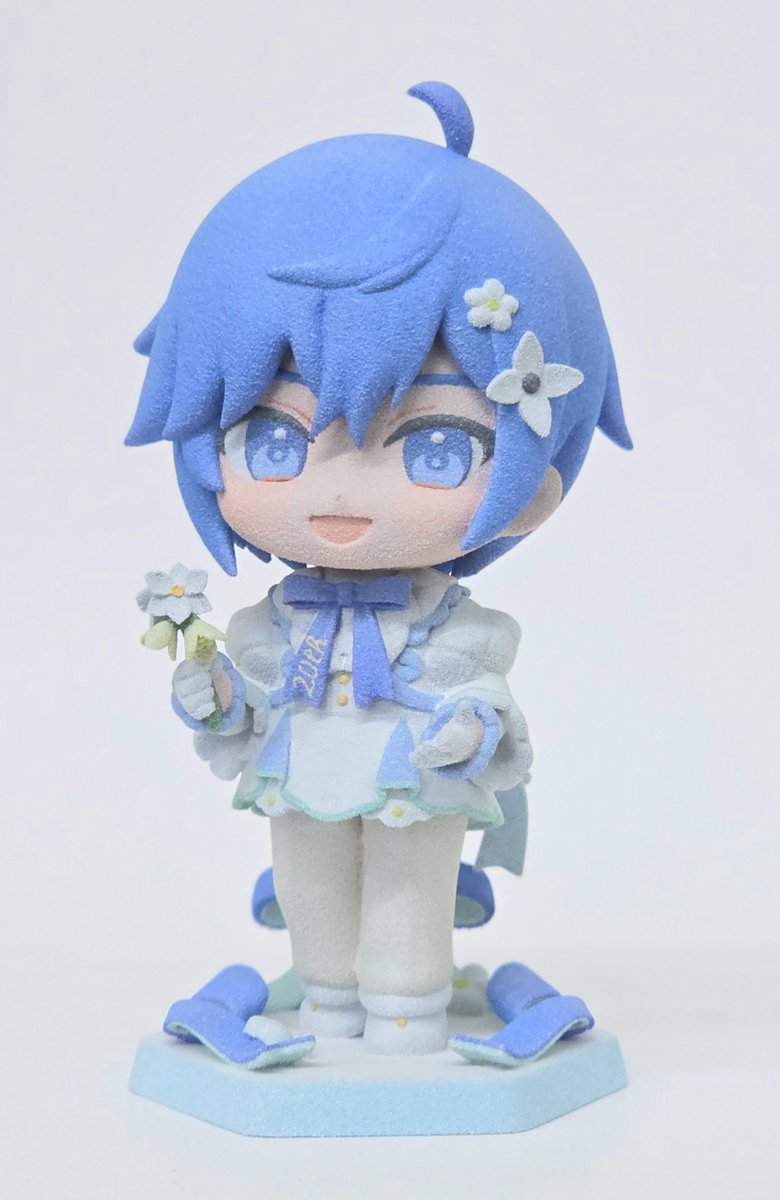 heiwwwwwwa's tweet photo. KAITO20thのお祝いとしてデザインしたイラストで
月時雨様【@tsukishigure_nk】にフィギュアを制作していただきました。🙏💙
こちらは台湾イベントでの頒布後通販も開始されるとの事です
（ツリーにURLつなげておきます） https://t.co/Giq9Odyabz