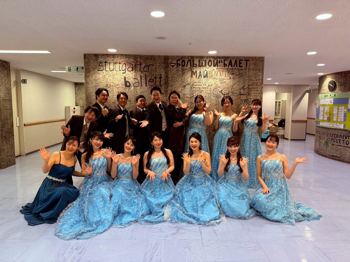 東京文化会館❣️
雨の中、本当に沢山のお客さま、
ありがとうございました🙇‍♀️❤️
今日も隅々まで届けー！！！という気持ちで精一杯歌いました✨
楽しんで頂けていたら嬉しいです❤️
2枚目はリハ後にとても早くお弁当を食べに行く私😆
3枚目は和麗花ふいうちNGショット🤣✨