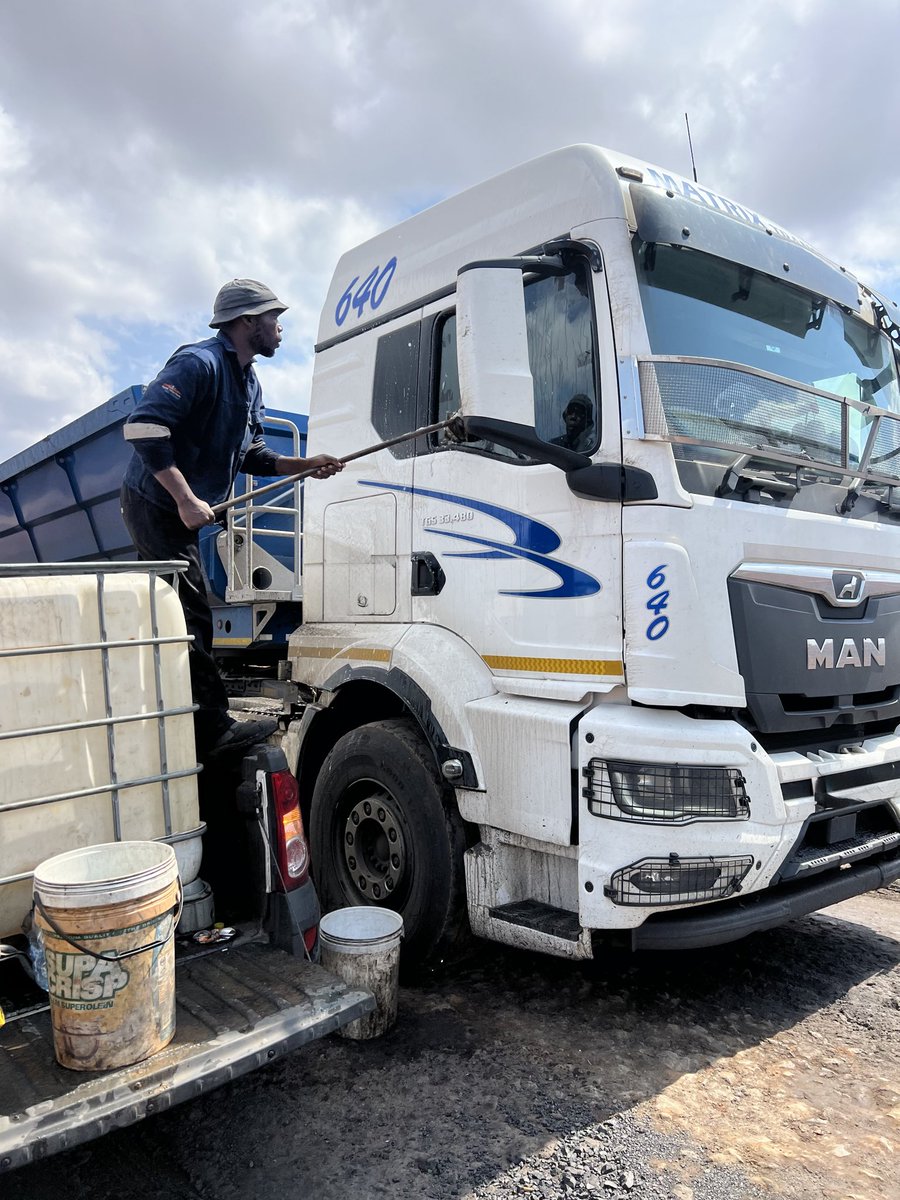 sinethemba_ne's tweet photo. @METROFMSA @CapitecBankSA As a black young female entrepreneur in the logistics space, R29000 would be a great boost to my mobile wash bay business. We mostly work with trucks and go to their location for truck washes. Adding washing equipment to make life easier for my employees would increase production https://t.co/OMeyv2EHPH