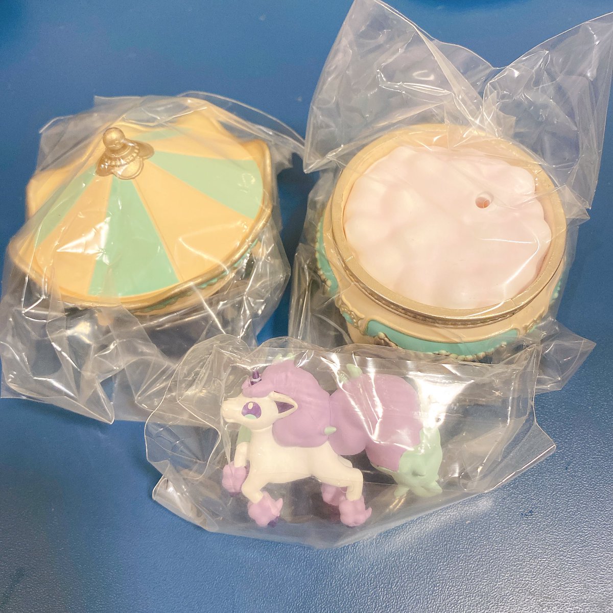 R ❤︎ tweet media