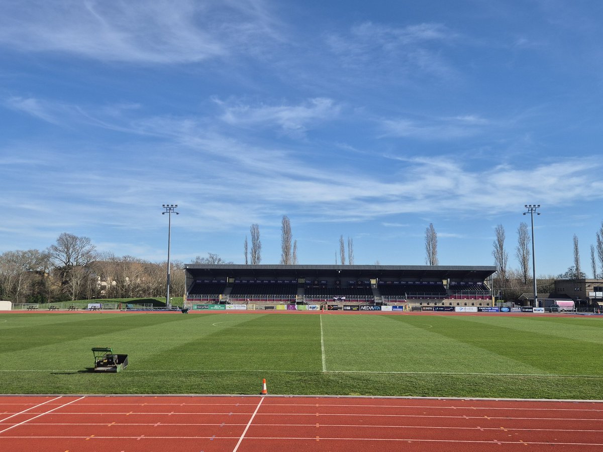 AdamGroundsman's tweet photo. @OfficialClarets yesterday in the ☀️☀️ https://t.co/uGBPmljtam