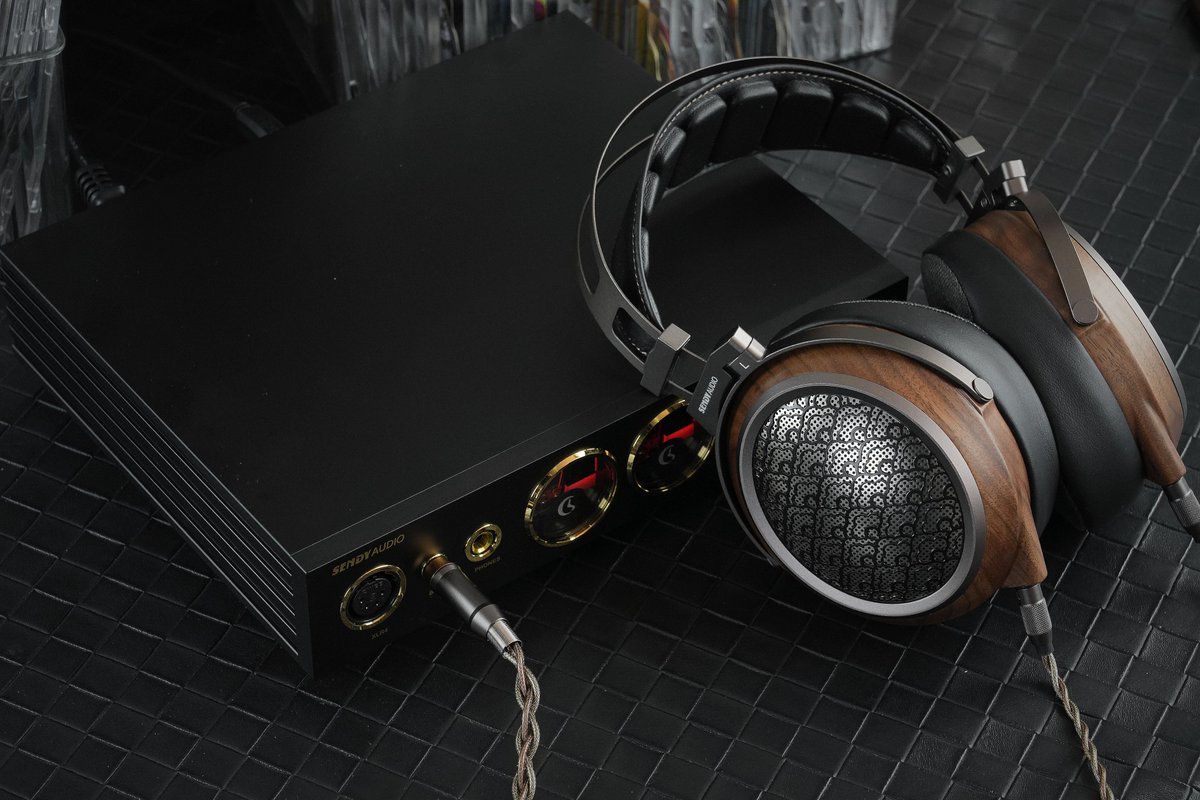 Sendy_Audio's tweet photo. EGRET meets KYLIN. ๐ชถ๐ฅ
Precision, power, and pure musicality โ perfectly in sync.
#SendyAudio #Egret #KYLIN #HiFiSystem #PlanarMagnetic https://t.co/WZCbP7TB9E