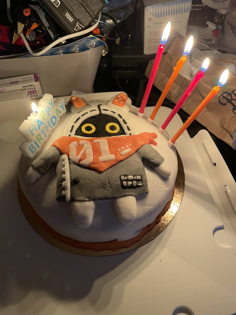 ChessboardMan's tweet photo. Is it cake? Yes- no wait, no, but there is a cake! 3rd of the 3rd is the day I was borne into this World, and this year my mum did a cake of Eous the Bangboo from #ZenlessZoneZero . No you can’t have a piece, it’s all mine! #zzz #cake (also a plushie off Amazon)  @ZZZ_EN https://t.co/jCwMdxJJGF
