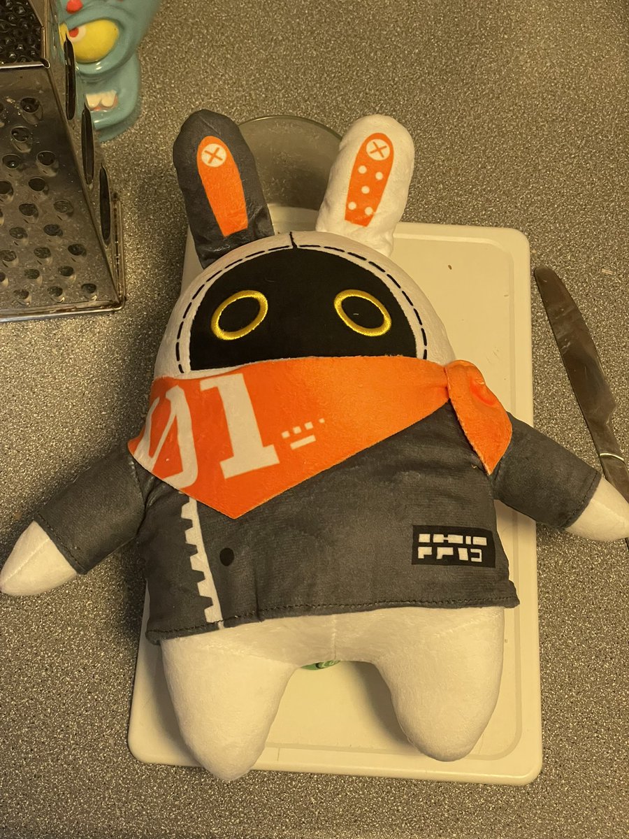 ChessboardMan's tweet photo. Is it cake? Yes- no wait, no, but there is a cake! 3rd of the 3rd is the day I was borne into this World, and this year my mum did a cake of Eous the Bangboo from #ZenlessZoneZero . No you can’t have a piece, it’s all mine! #zzz #cake (also a plushie off Amazon)  @ZZZ_EN https://t.co/jCwMdxJJGF
