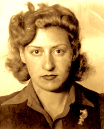 Nuit du 2 au 3 mars 1944. Une résistante rentre secrètement en France. Pourtant elle y a été condamnée à 10 ans de prison. Pourtant elle est juive. 52 fois elle opère avec sa radio au nez et à la barbe de l'ennemi. Qui finira par l'assassiner à Ravensbrück. Denise Bloch. 29 ans.