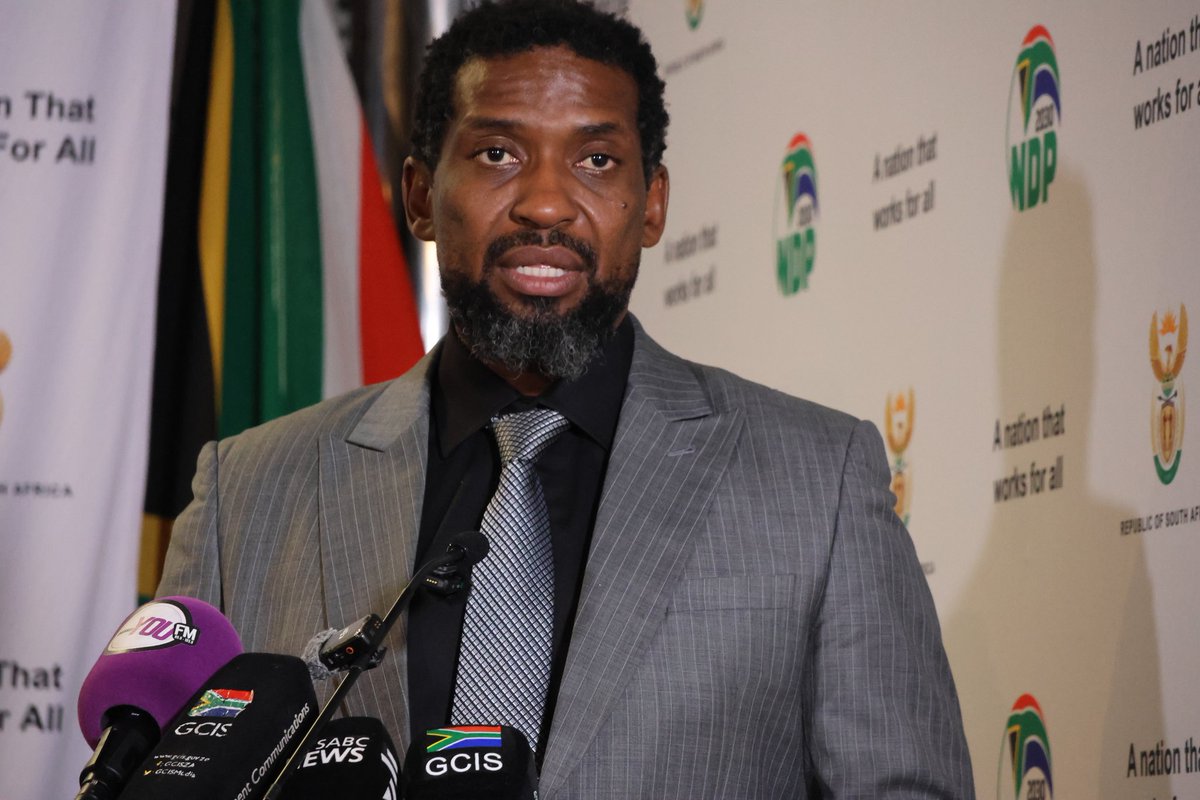 HigherEduGovZA's tweet image. [WATCH] Minister @ButiManamela briefs the Media on Mid-Way Mark SETA Administration
facebook.com/share/v/185bfQ…

#SETAs
#GovernanceMatters