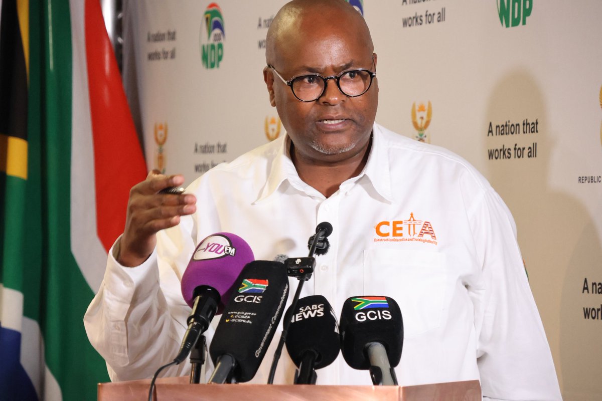 HigherEduGovZA's tweet image. [WATCH] Minister @ButiManamela briefs the Media on Mid-Way Mark SETA Administration
facebook.com/share/v/185bfQ…

#SETAs
#GovernanceMatters