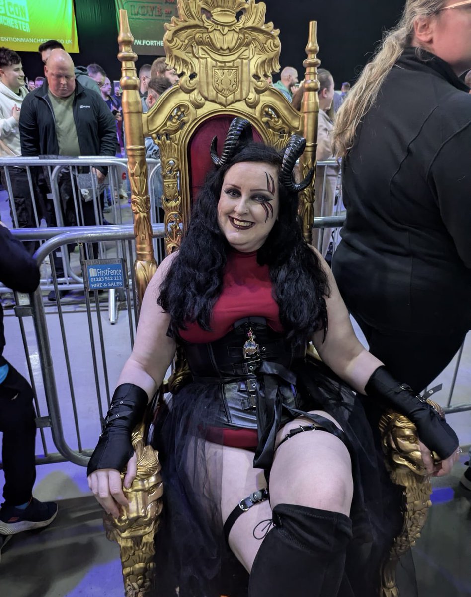 theeiconicgeek's tweet photo. I forgot to share my #stephanievaquer Cosplay from last weekend. Not bad for a first time. I attended my first ever. #wrestlingconvention and made so many new and incredibly talented friends.
#cosplayer #WWE #wwecosplayer #ftlow #ukcosplayer https://t.co/AKPXLLYTYx