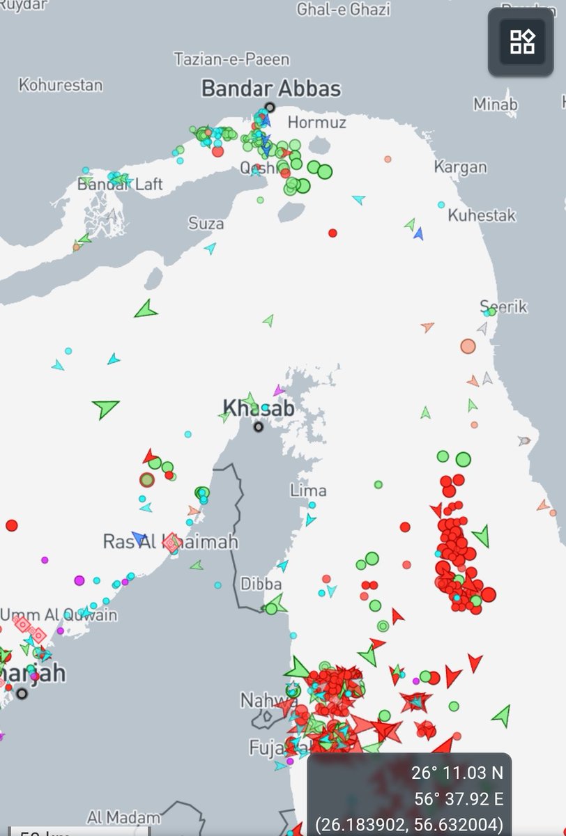 CointossG's tweet photo. 🇮🇷 As we can see here, the #StraitOfHormuz is currently effectively closed. Tankers (red) are anchored and are not navigating the strait. 

#Iran #OilCrisis https://t.co/3QhhBW5SUH