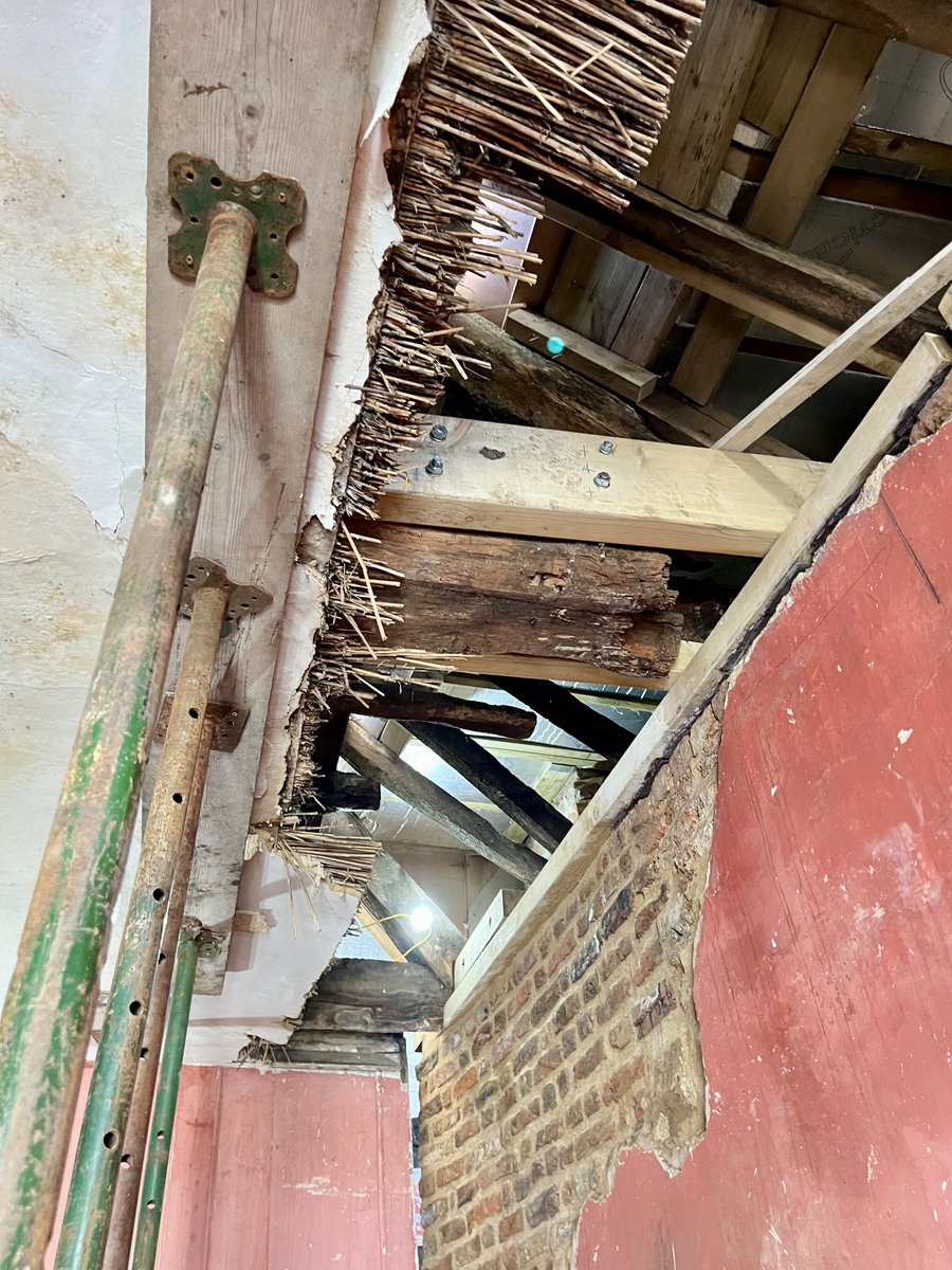 A Crowland Chronicle tweet media