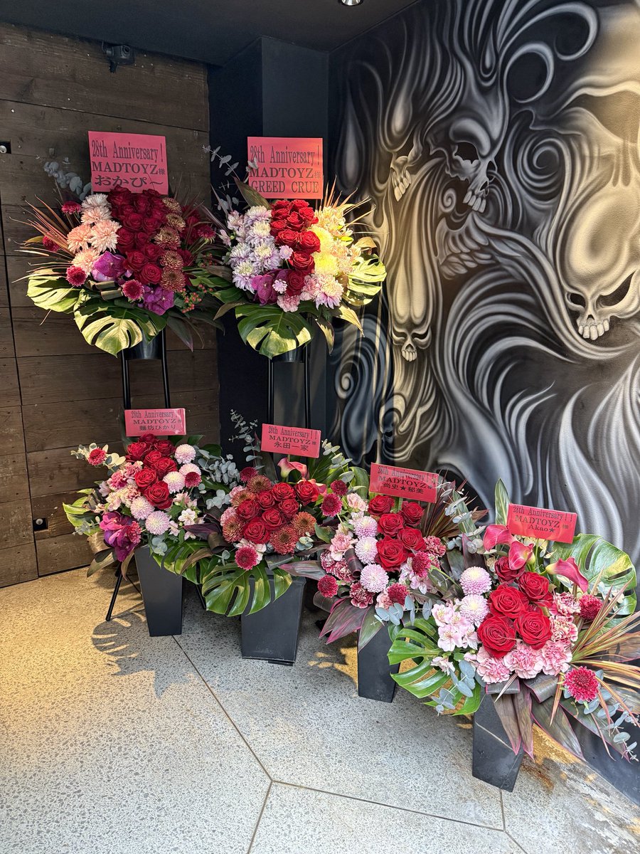 creature_kenny's tweet image. 🌹MAD☠️TOYZ 28th ANNIVERSARY🌹

本日28歳になりました‼️🎉
仲間達から恒例の素晴らしいお花が着弾‼️🥹🙏
感謝の気持ちShoutしました‼️
👇
greedxxx.com/shout/2603/260…

本当にありがとうございます‼️😭
そしてこれからも宜しくお願い致します‼️🤩🤘

#madtoyz #creaturefromtheliving @greed_store