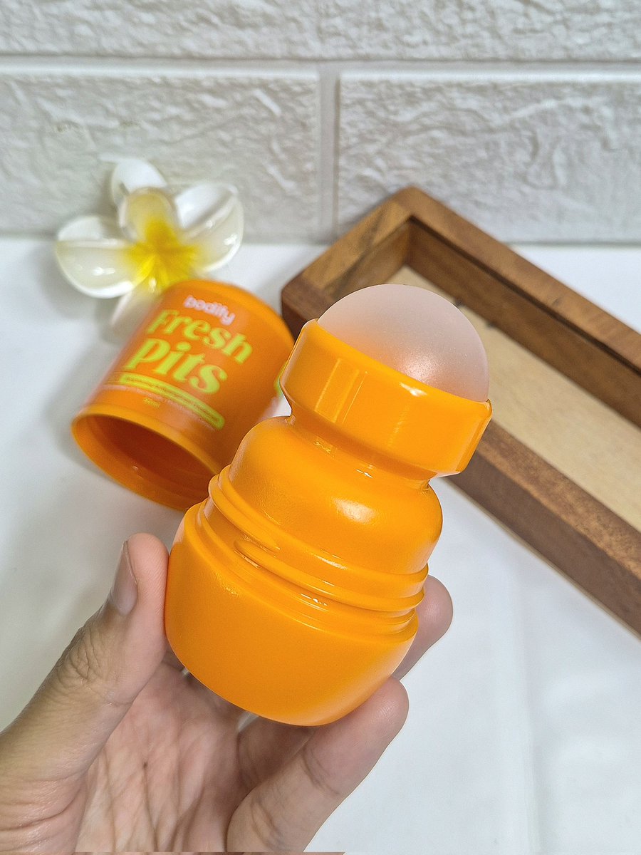 Zulfamuu's tweet photo. lately lagi pake Fresh Pits dari @Bodify_id DAN ternyata antiprespirant wangi fruity tuh enak ya, jadi ngerasa fresh dari pagi ampe sore👀🌞
ketiak gapernah gobyos + ga bau seharian, also jd cerahan krn varian ini infused with Niacimamide🫶🏻
#BodifyPITS #Bodify #Antiperspirant https://t.co/gJJYjbLY9J