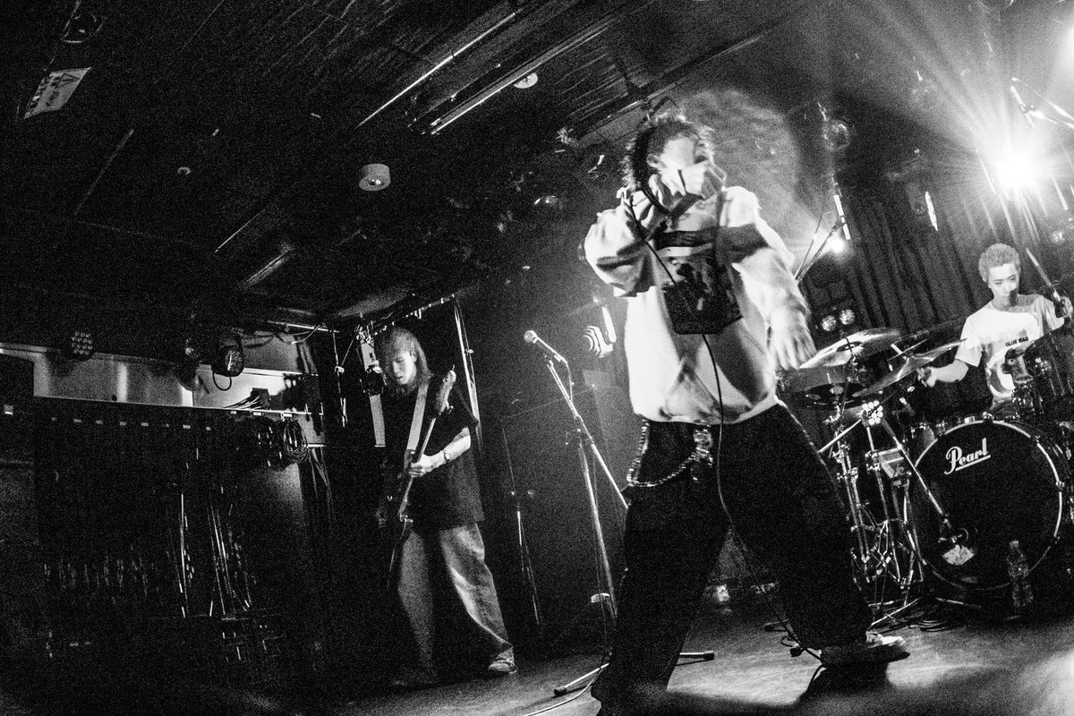 vax_trail's tweet photo. 【LIVE PHOTO】
2026.2.27（Fri）
at 心斎橋VARON

バンドマンの底辺×高さ÷2 &amp; DUMBSTRUCK pre. BE long BE top

📸Photo by @tu0ueb_photo https://t.co/vuKrkl2ZaL