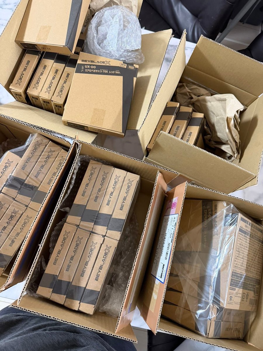 どうやって？ええええ

そんなことが可能なのか？
私の赤いエアロペガサスはすべて別々に発送され、送料は1つあたり約800円かかりました。 ww