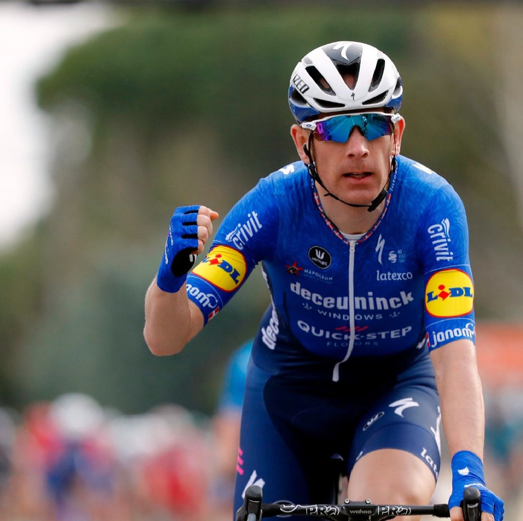 Mød verdens bedste leadout man og hall of fame member Michael Mørkøv 🤩 

Cikkel Copenhagen er stolte af at præsentere vores seneste hyldestdesign til en vaskeægte cykellegende: Michael Mørkøv.

Pokalskabet taler sit eget tydelige sprog med bunker af OL-, VM-, EM- og DM-medaljer