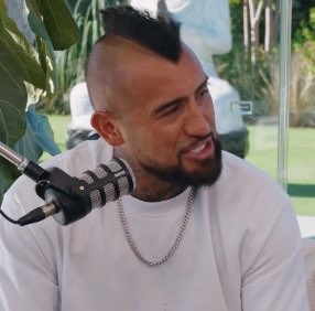 _BeFootball's tweet photo. 🚨 Arturo Vidal 🇨🇱😳 : « LES 3 MEILLEURS QUE J’AI VUS : 𝗠𝗘𝗦𝗦𝗜 🇦🇷, 𝗥𝗜𝗕𝗘́𝗥𝗬 🇫🇷, 𝗘𝗧 𝗥𝗢𝗡𝗔𝗟𝗗𝗢 🇵🇹. 𝗗𝗔𝗡𝗦 𝗖𝗘𝗧 𝗢𝗥𝗗𝗥𝗘.

𝗣𝗼𝘂𝗿 𝗺𝗼𝗶, 𝗥𝗶𝗯𝗲́𝗿𝘆 𝗲́𝘁𝗮𝗶𝘁 𝗺𝗲𝗶𝗹𝗹𝗲𝘂𝗿 𝗾𝘂𝗲 𝗥𝗼𝗯𝗯𝗲𝗻 🇳🇱. 

Avec Messi, c’est l’un des joueurs qui m’a LE PLUS IMPRESSIONNÉ à l’entraînement. »

(Enfocados)