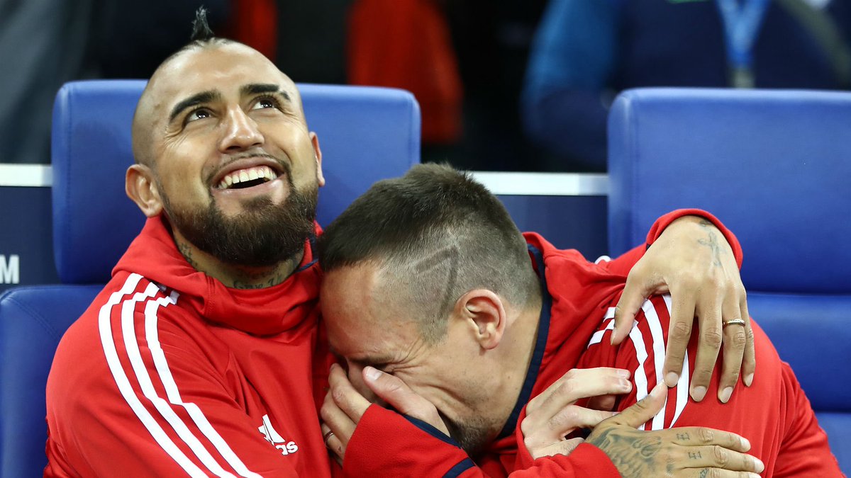 _BeFootball's tweet photo. 🚨 Arturo Vidal 🇨🇱😳 : « LES 3 MEILLEURS QUE J’AI VUS : 𝗠𝗘𝗦𝗦𝗜 🇦🇷, 𝗥𝗜𝗕𝗘́𝗥𝗬 🇫🇷, 𝗘𝗧 𝗥𝗢𝗡𝗔𝗟𝗗𝗢 🇵🇹. 𝗗𝗔𝗡𝗦 𝗖𝗘𝗧 𝗢𝗥𝗗𝗥𝗘.

𝗣𝗼𝘂𝗿 𝗺𝗼𝗶, 𝗥𝗶𝗯𝗲́𝗿𝘆 𝗲́𝘁𝗮𝗶𝘁 𝗺𝗲𝗶𝗹𝗹𝗲𝘂𝗿 𝗾𝘂𝗲 𝗥𝗼𝗯𝗯𝗲𝗻 🇳🇱. 

Avec Messi, c’est l’un des joueurs qui m’a LE PLUS IMPRESSIONNÉ à l’entraînement. »

(Enfocados)