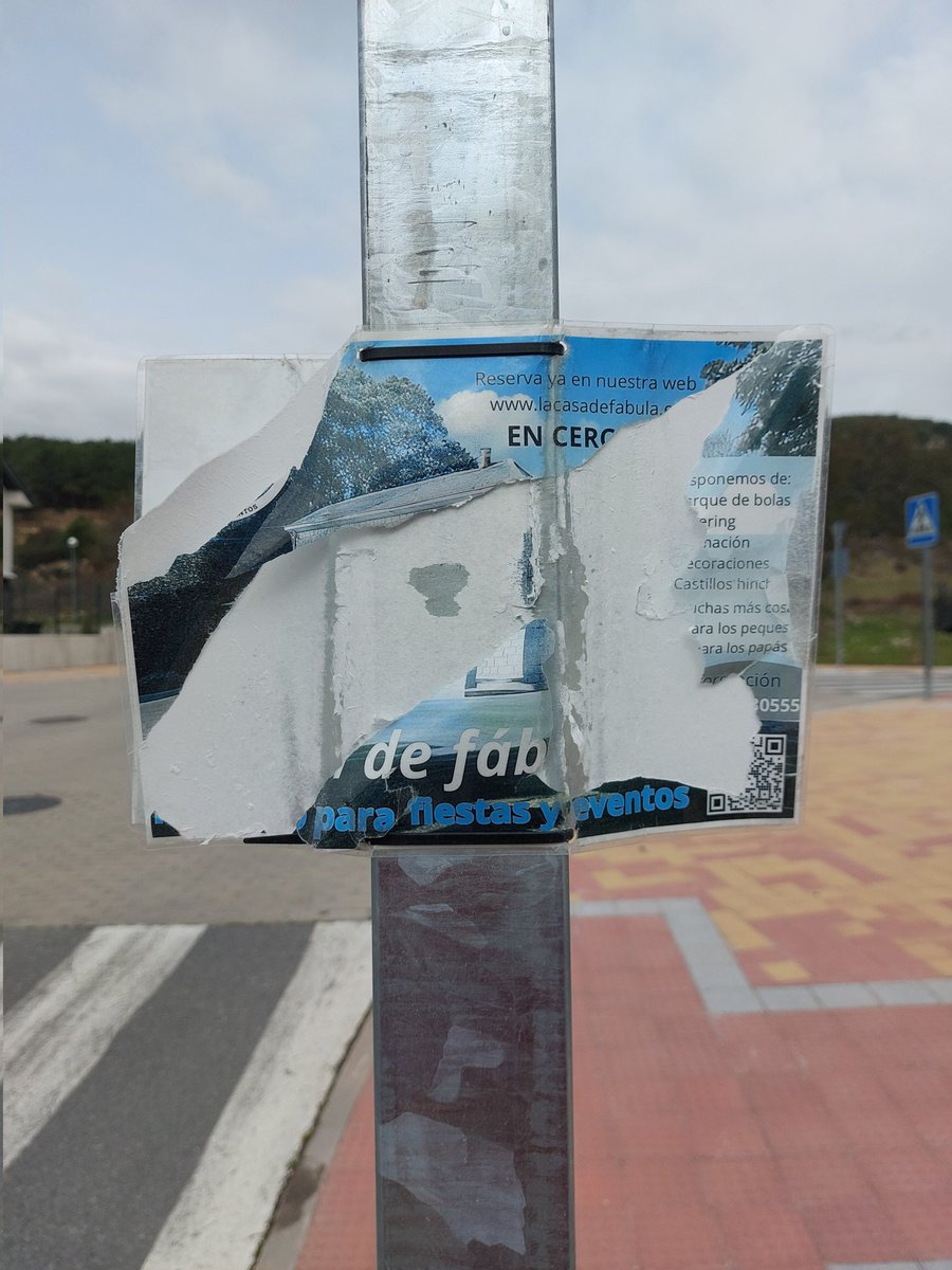 En proceso de putrefacción. Vaya forma de "limpiar" el pueblo por el método de ahí te pudras.
#Moralzarzal