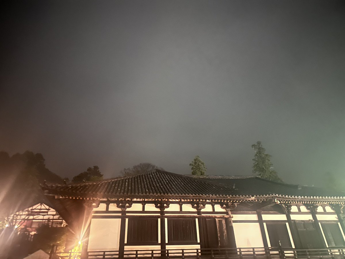 月食　どことなく暗い