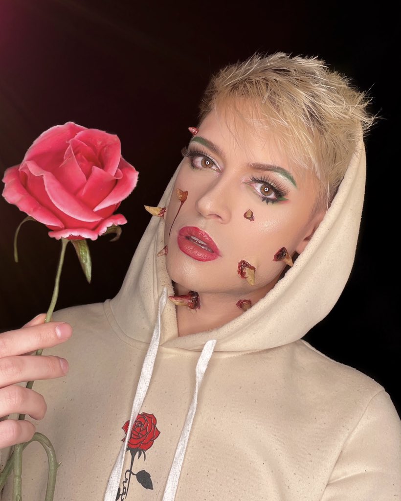 Stef_Stars's tweet image. Come and take a walk on the wild side
Let me kiss you hard in the pouring rain
⁻ᴸᵃⁿᵃ ᴰᵉˡ ᴿᵉʸ 💋
#mua #makeupartist #SFXmakeup