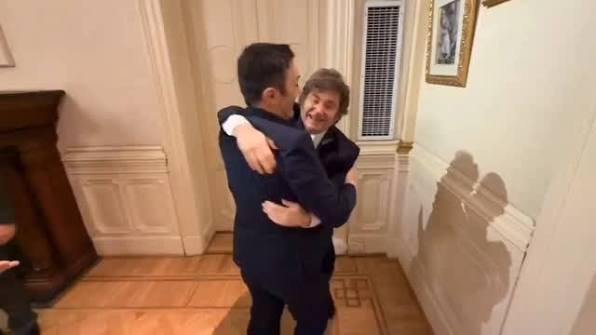 "ABOTONADOS"

Porque la Vicepresidenta elegida por Javier Milei confirmó el romance entre el presidente y el Ministro de Defensa Luis Petri.