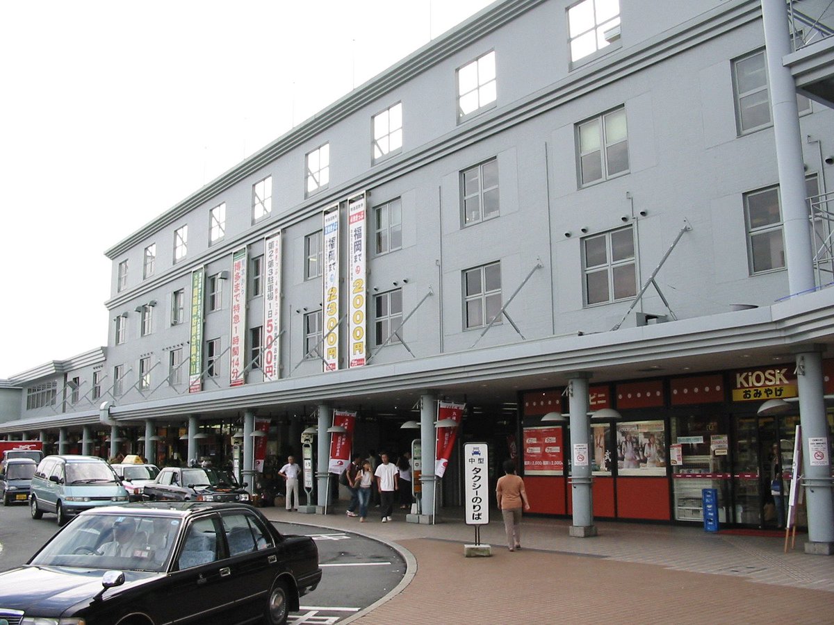 urakutenism's tweet photo. 23年前の2003(平成15)年に撮影した熊本駅。九州新幹線の開業や在来線の高架化などもあり、今ではすっかり景色が変わってしまいました。 https://t.co/wmEakcDtrK
