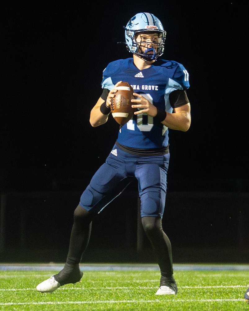 Jaxon_Zukowski's tweet photo. 2025 Season – Week 10 Recap
 Fri 10/24 – Dominant Level 1 Playoff Win
 Monona Grove 39, Brookfield Central 8
QB Stats: 12/14, 194 yds, 3 TDs + 1 rushing TD. Career-high 4 total touchdowns. Recognized as HS Football Supernova of the Week by @mcnair_nile / https://t.co/ydmO4BU8OJ.
@DiegoAdame2028 and @makaidfowler were eating all night, snagging balls all over the field and keeping the chains moving, TD strike to @hurleyjay_  slammed the door on Brookfield Central.  @ColtonJenkins #BleedBlue 
#MononaGrove #SilverEagles #MGFootball #WIAAPlayoffs #PlayoffMindset #QBWork #FridayNightLights