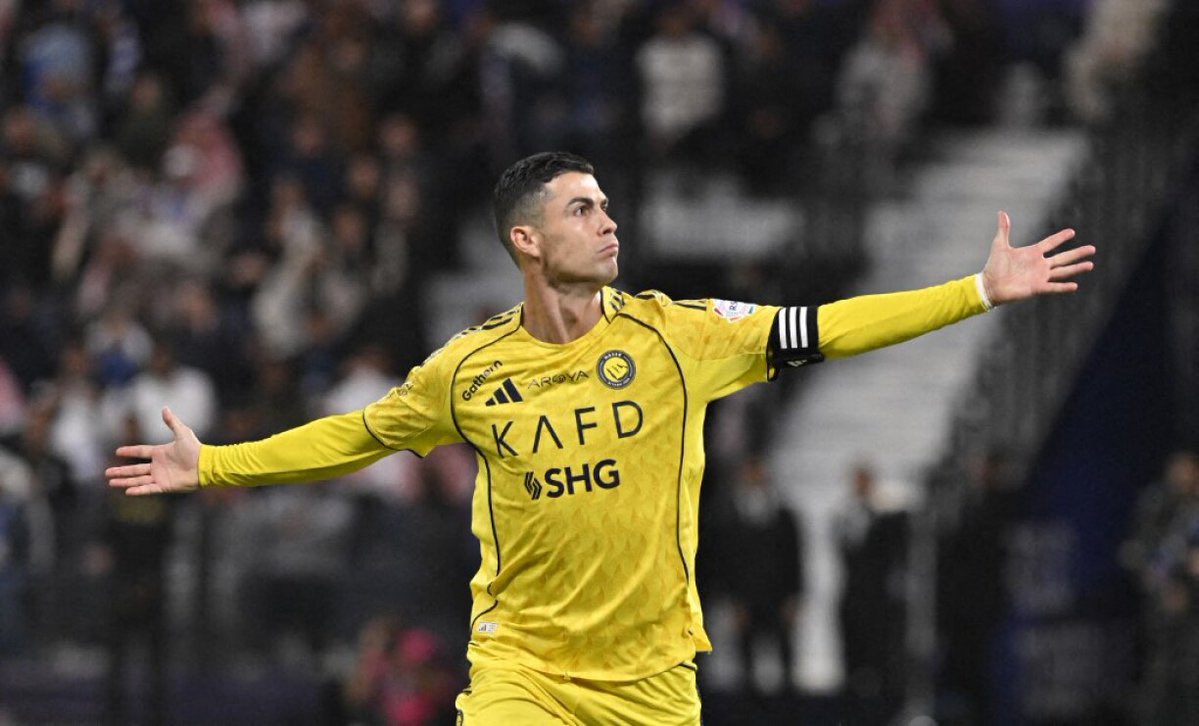 chronik_cd's tweet photo. FLASH— 🇸🇦 Le jet privé de #Cristiano #Ronaldo a quitté l’#Arabie #saoudite . Aucune information ne confirme si le meilleur joueur de football au monde se trouvait à bord. https://t.co/vQ9abDIrK3