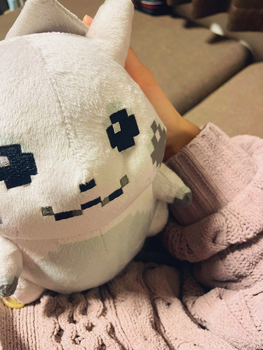 H2O_SiO2_H2O's tweet photo. はじめてのピカチュウ、おててが短くて大変愛おしい https://t.co/ubDGGbmTVQ