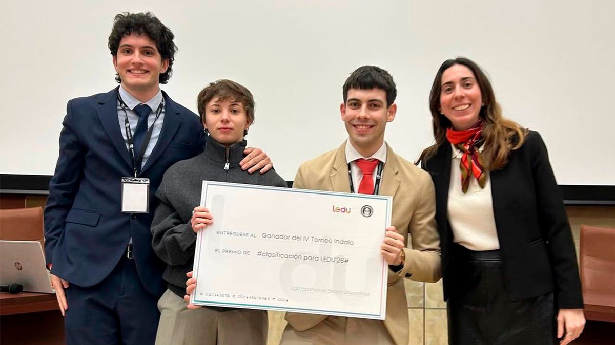 usal's tweet photo. Los oradores del mañana se forman en la USAL 🗣️
 
El equipo de debate de la USAL se convierte en el primer club del circuito en ganar dos plazas en la Liga Española de Debate Universitario 🏆🎓
 
El equipo de la Asociación de Debate Universitario de Salamanca (ADUSAL), formado por Cyan González, Iván Jorge y Amina Rivero, se ha proclamado subcampeón del IV Torneo Indalo tras una ajustada final. 

Este éxito asegura la presencia de dos equipos salmantinos en la Liga Española de Debate Universitario, que tendrá lugar en septiembre.

¡Enhorabuena! 👏👏

Más información ➡️ https://t.co/pBaW4lTK7n