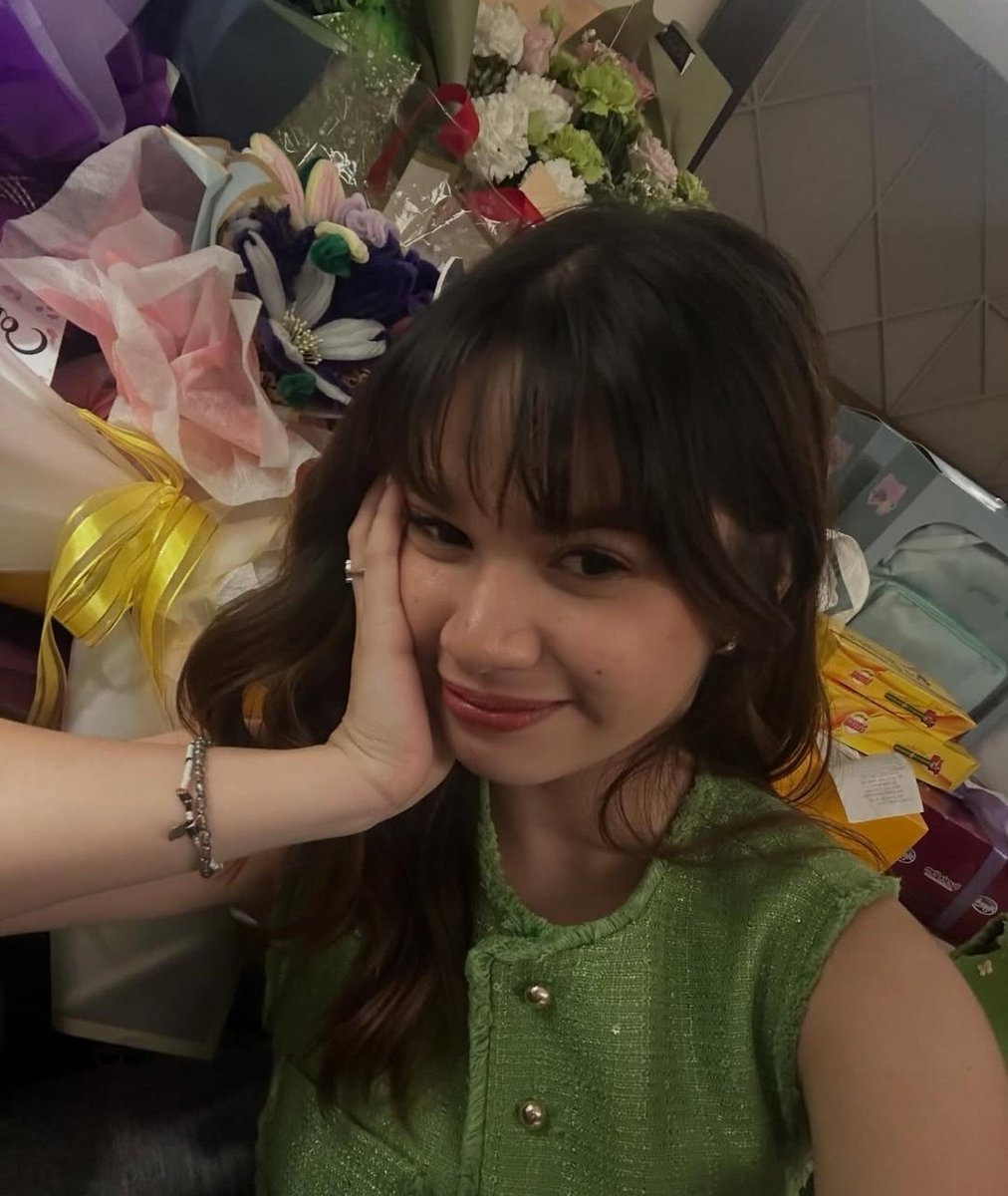ashdiaries_'s tweet photo. she’s so classy and at the same time the cutesttt!! 

#AshleySarmiento | @ashsarmientoo https://t.co/8BEagATrms