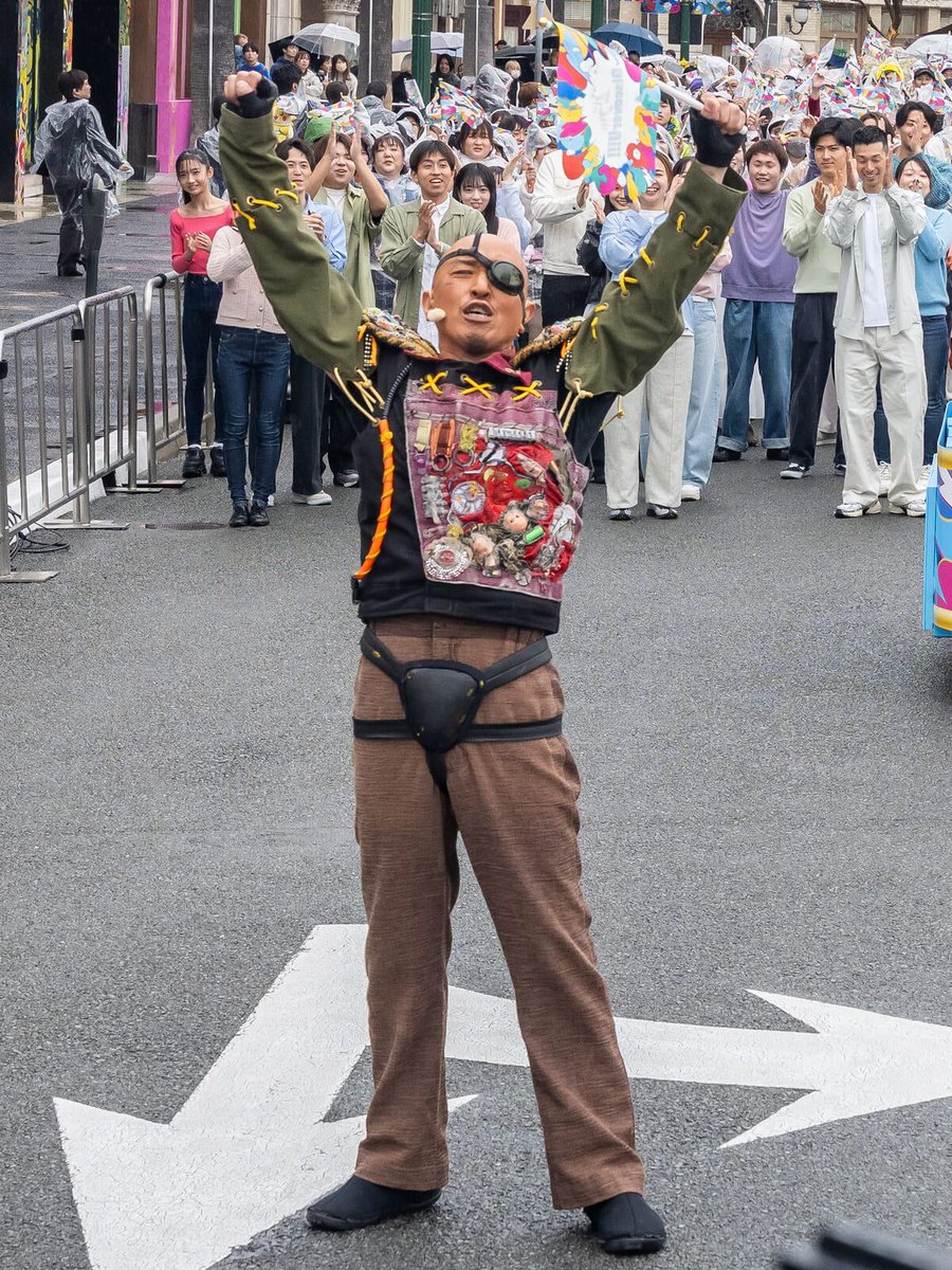 DtimesDream's tweet photo. 【 #USJ 】パークの仲間たちと一緒に「超Discover U!!! タイム」で熱狂！
ユニバーサル・スタジオ・ジャパン「25周年 Discover U!!! スペシャル セレモニー」
綾小路麗華、ディーコン、ビートルジュースも登場☆
詳細→https://t.co/cmieul4H1t https://t.co/zWym2OPFhl