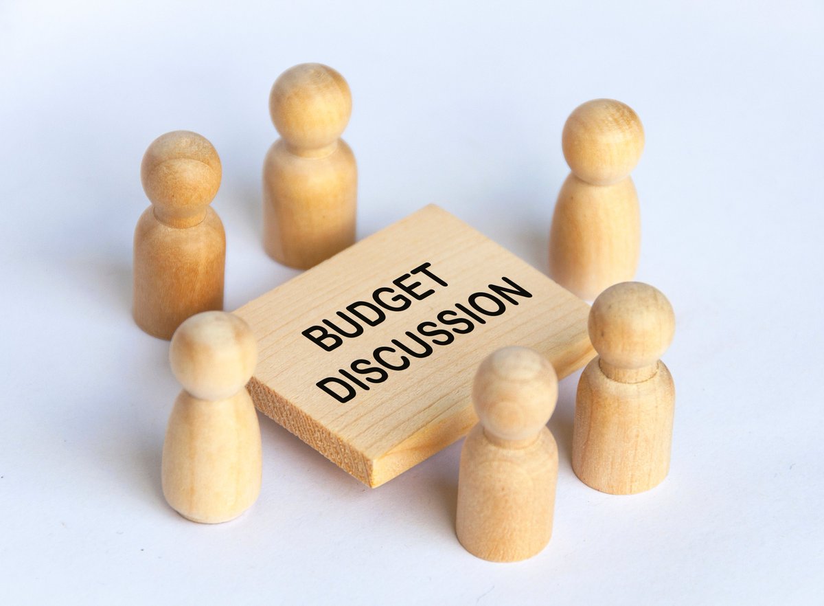 LaChambreBE's tweet image. La com #Finances poursuit l’examen des documents du #Budget2026 avec les réponses des ministres @JanJambon et @vincent_v_p  et répliques des membres &amp;gt; tinyurl.com/y6rb6juw 
Live ▶️ tinyurl.com/ycxcm46h