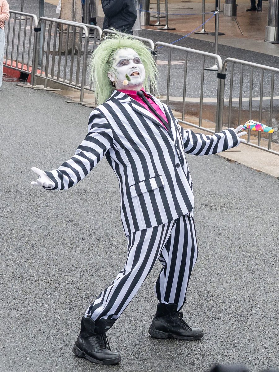 【 #USJ 】パークの仲間たちと一緒に「超Discover U!!! タイム」で熱狂！
ユニバーサル・スタジオ・ジャパン「25周年 Discover U!!! スペシャル セレモニー」
綾小路麗華、ディーコン、ビートルジュースも登場☆
詳細→dtimes.jp/post-1120084/