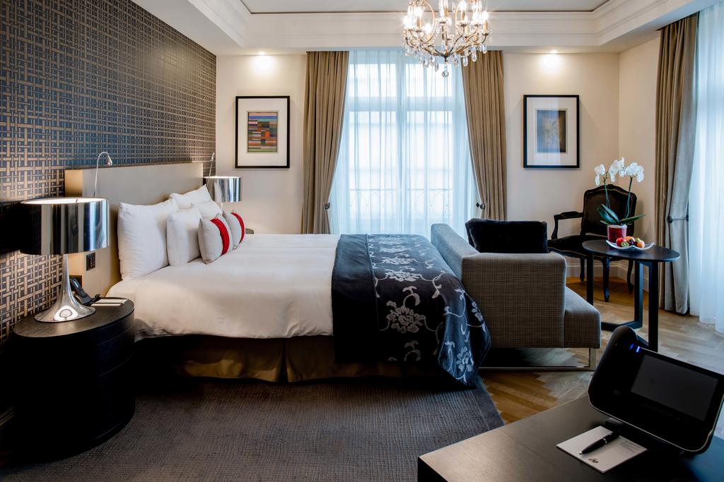 euro_tour's tweet image. ❤泊まってみたい『🇨🇭スイスの #豪華ホテル✨』
➡euro-tour.co.jp/luxury-hotel/s…
ベルン「ホテル・シュヴァイツァーホフ」　中心部にある老舗５つ星ホテル。エレガントな内装と最先端の設備が調和した豪華なお部屋、スパセンター、トレンディな屋上テラスを提供♪ #HotelSchweizerhofBern #Bern