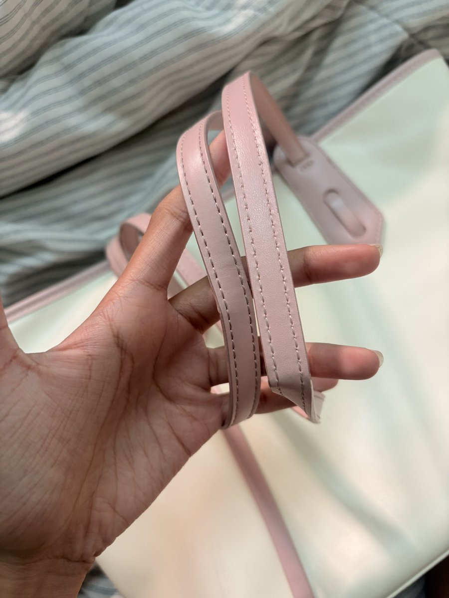 bbibooe's tweet photo. ส่งต่อกระเป๋า Bostanten สภาพ99% ซิปใช้งานได้ปกติค่ะ 280฿ ส่งฟรีค่ะ♥️♥️
#ส่งต่อกระเป๋ามือสอง #ส่งต่อกระเป๋า #bostanten #ส่งต่อของใช้ https://t.co/Y30cWlpjbt