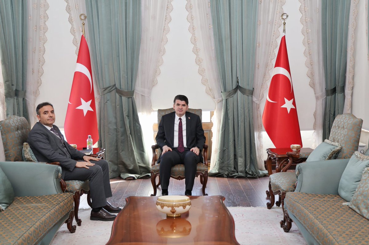 kilisvaliligi's tweet photo. Valimiz Ömer Kalaylı Kilis Çevre, Şehircilik ve İklim Değişikliği Müdürü olarak atanan Adem Ekinci'yi kabul ederek yeni görevinde başarı temennilerinde bulundu.

@KalayliOmer
#Kilis https://t.co/0fuhav77fE